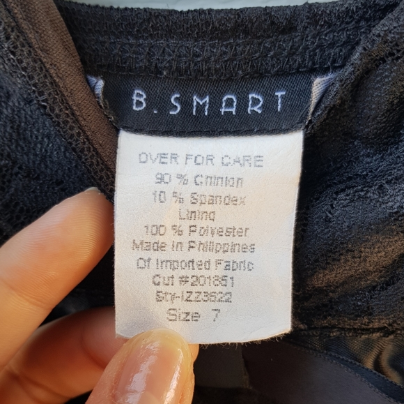 B. Smart Black Bodycon Lace Dress - Picture 3 of 4